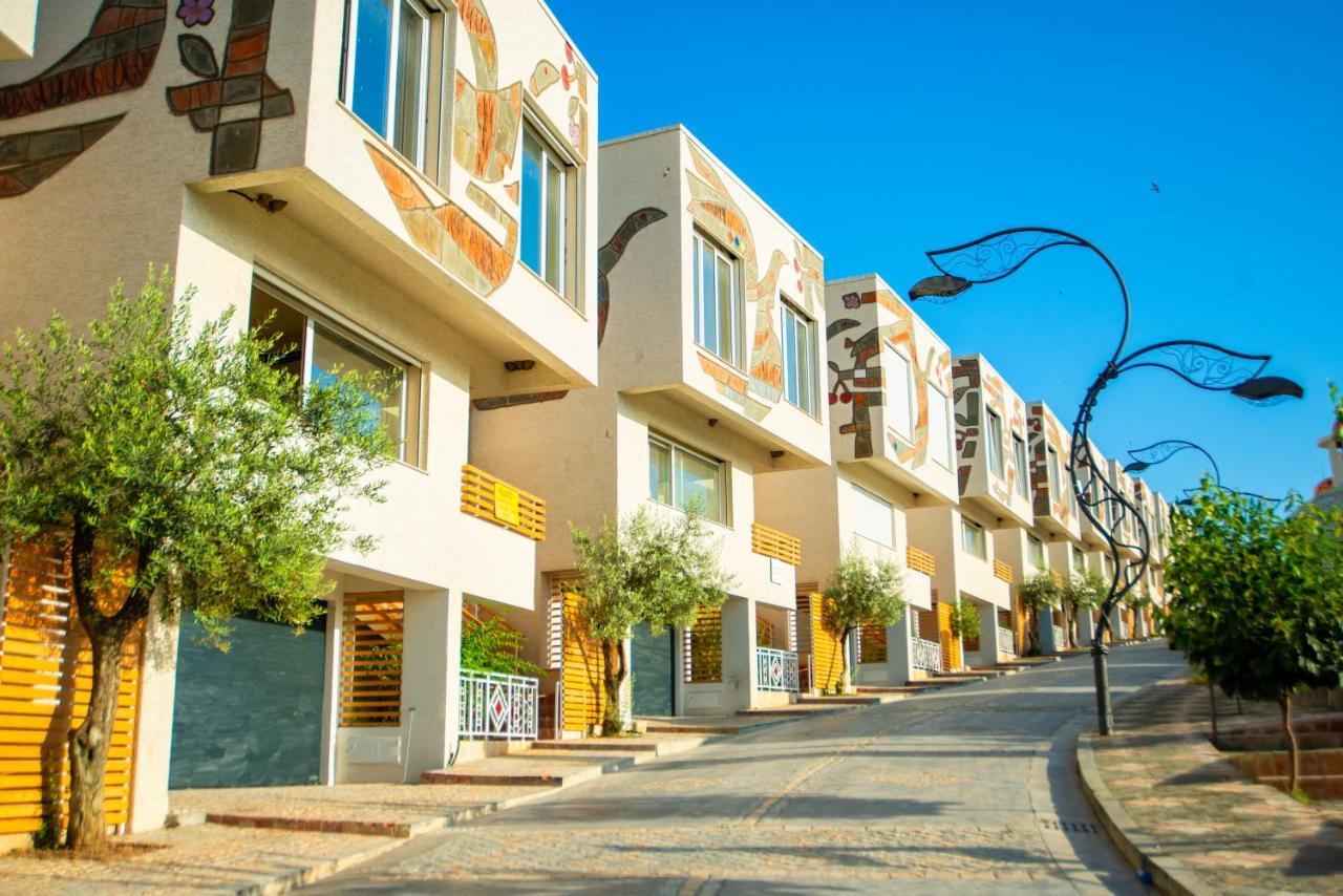 Arka Art Hotel Tirana Zewnętrze zdjęcie Residential neighborhood in the city of Murcia