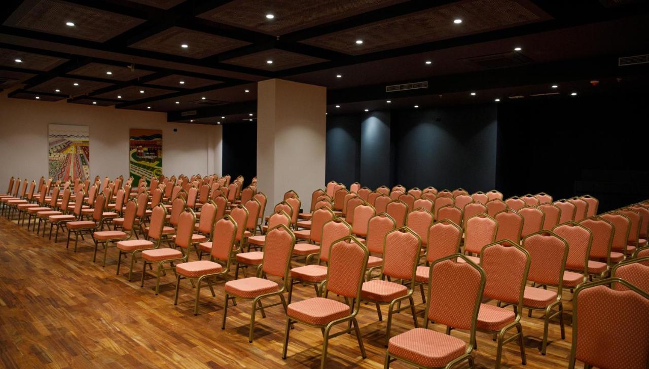 Arka Art Hotel Tirana Zewnętrze zdjęcie Auditorium