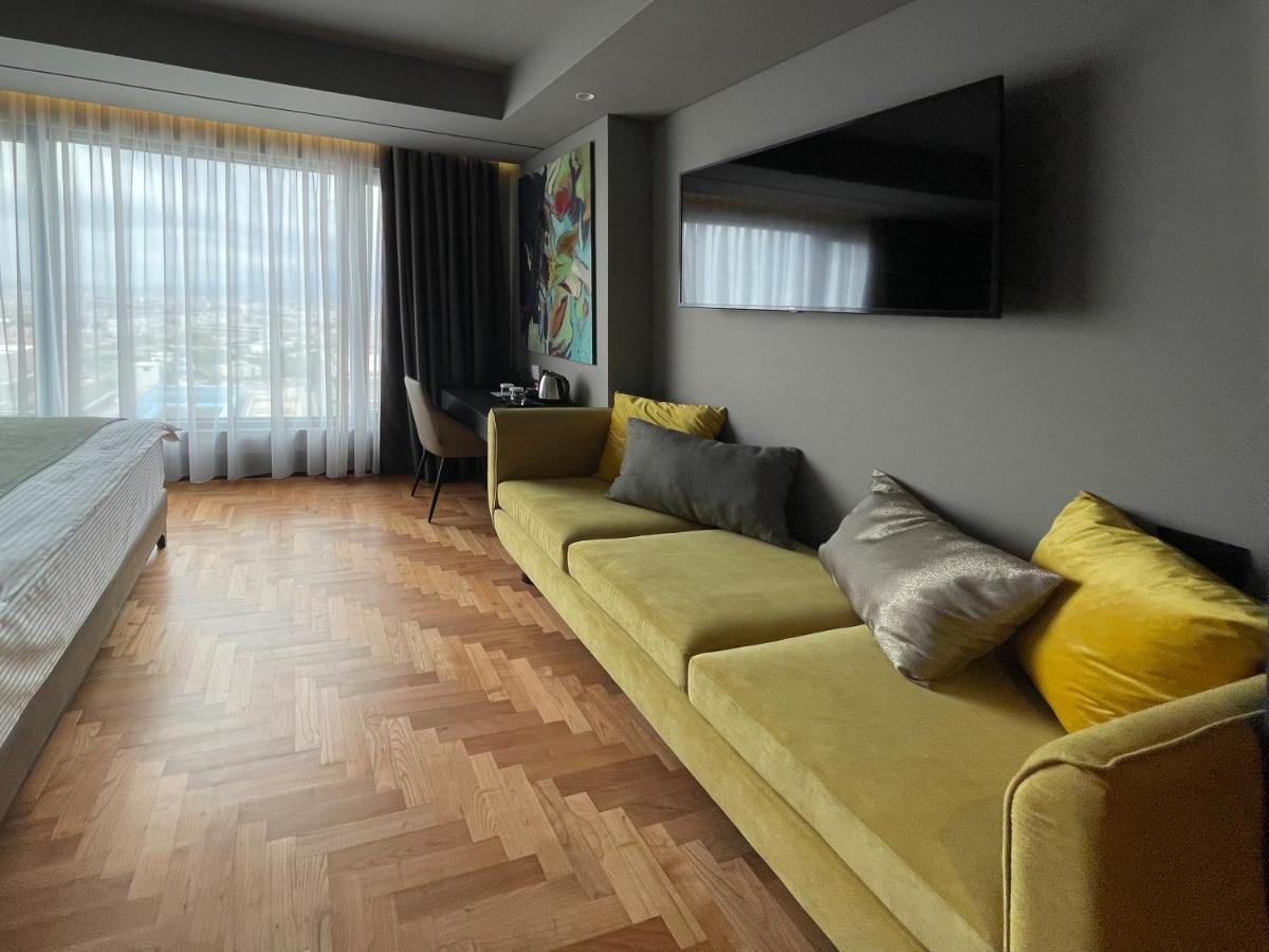 Arka Art Hotel Tirana Zewnętrze zdjęcie A suite at the hotel