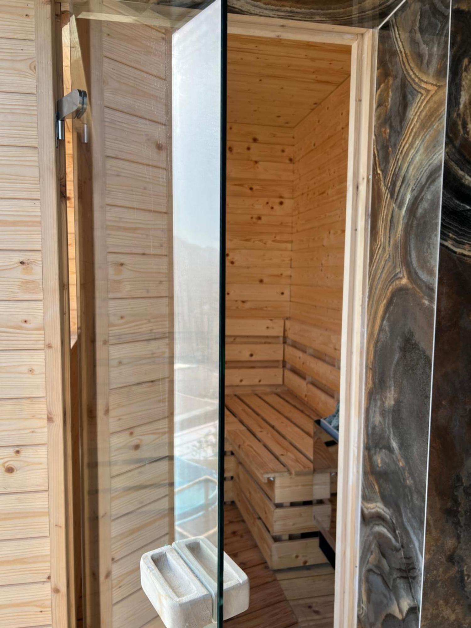 Arka Art Hotel Tirana Zewnętrze zdjęcie A modern Finnish sauna