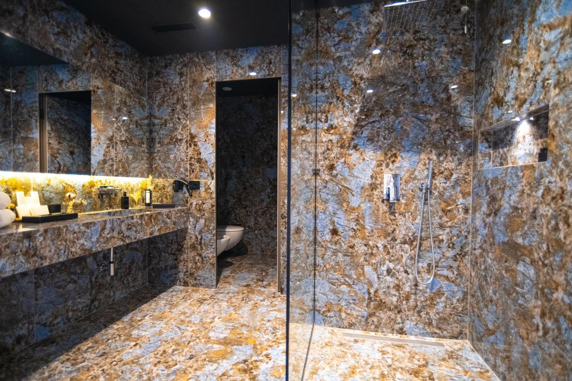Arka Art Hotel Tirana Zewnętrze zdjęcie Bathroom in the hotel
