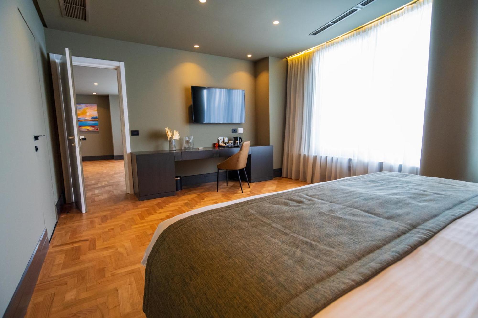 Arka Art Hotel Tirana Zewnętrze zdjęcie A room at the hotel