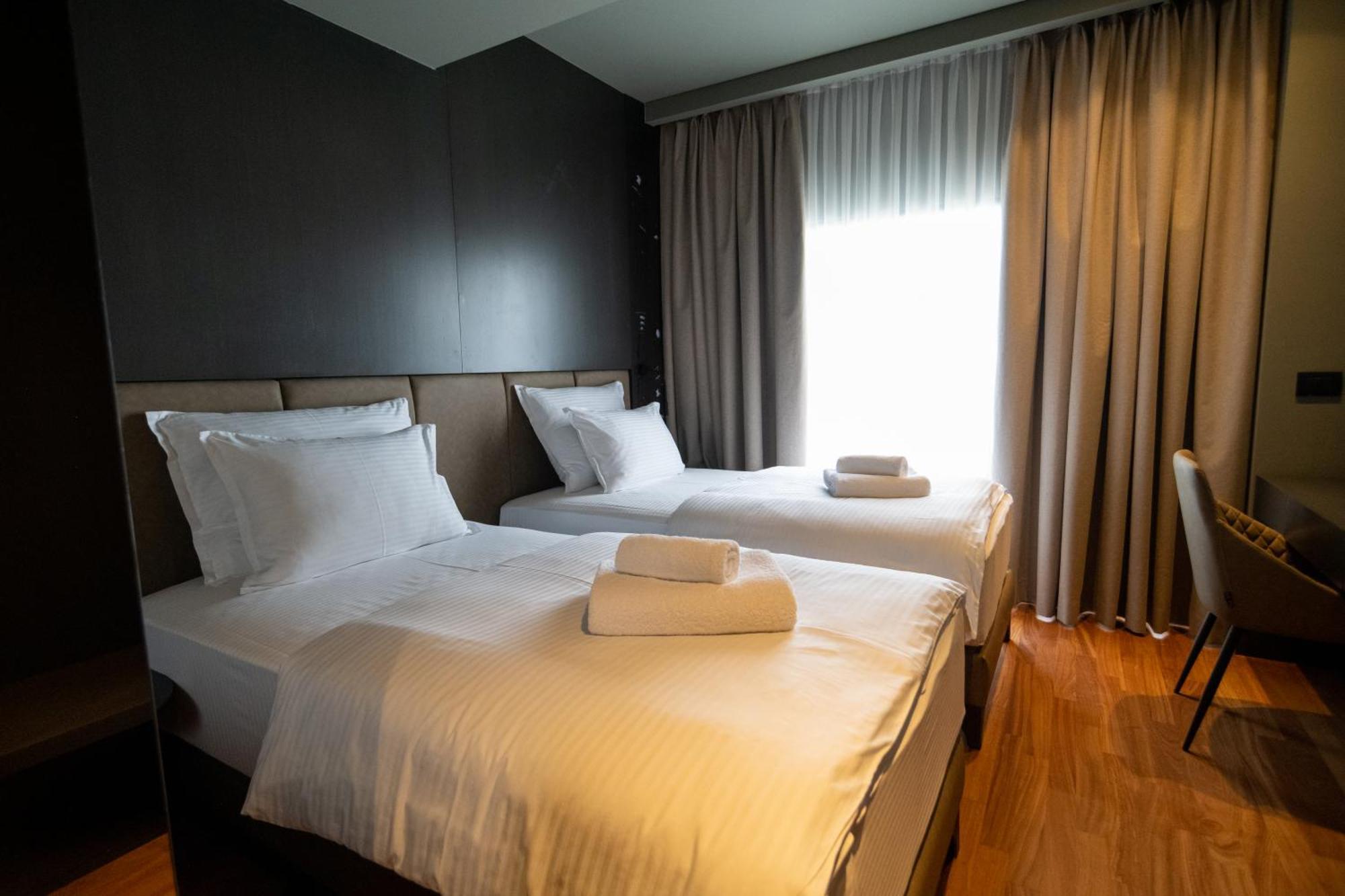 Arka Art Hotel Tirana Zewnętrze zdjęcie A room at the hotel