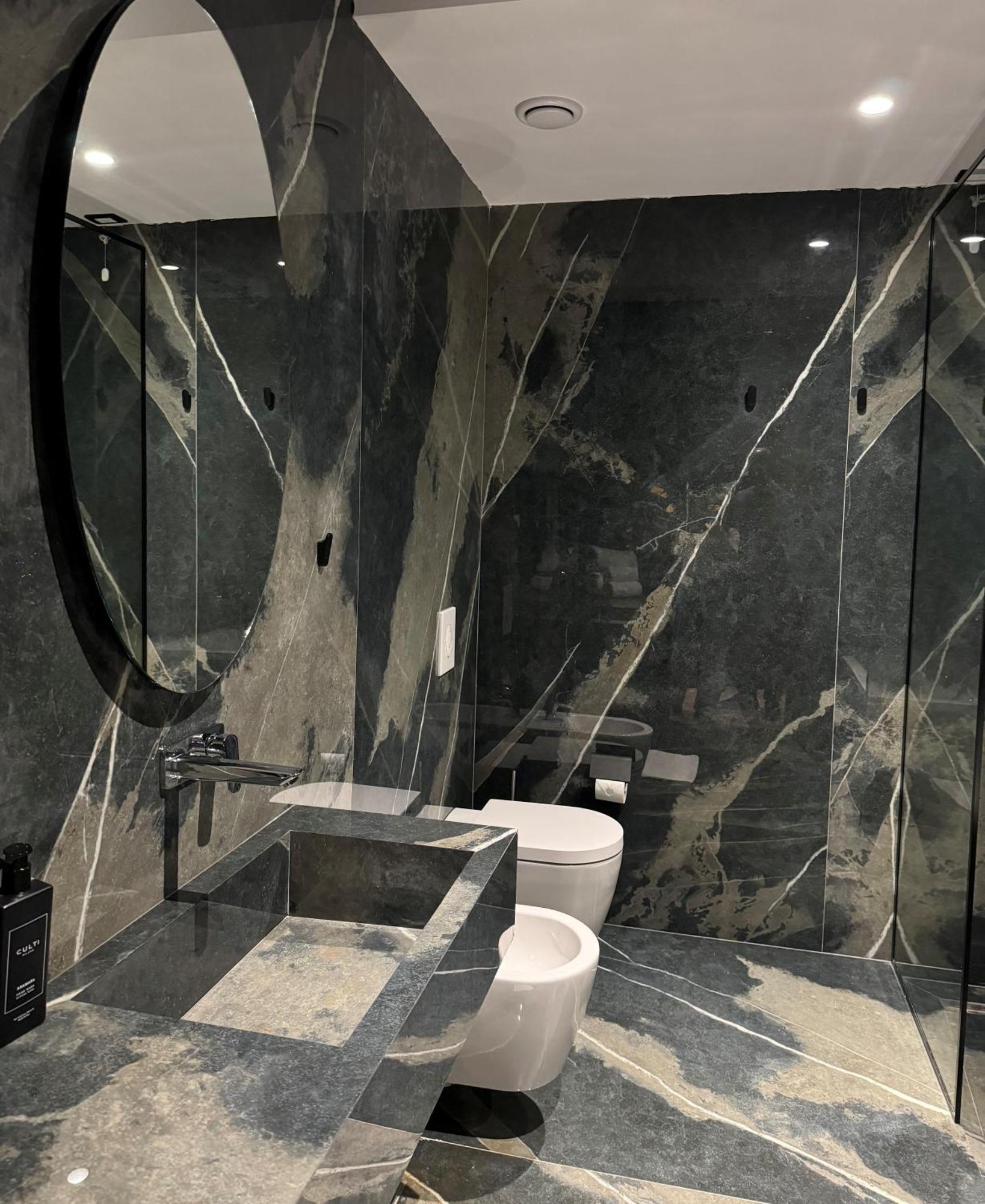 Arka Art Hotel Tirana Zewnętrze zdjęcie Bathroom in the house